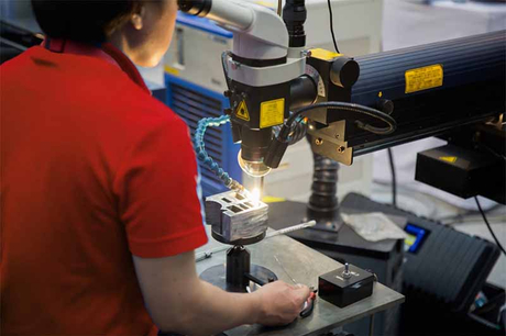 laser-mold-welding-machines.jpg